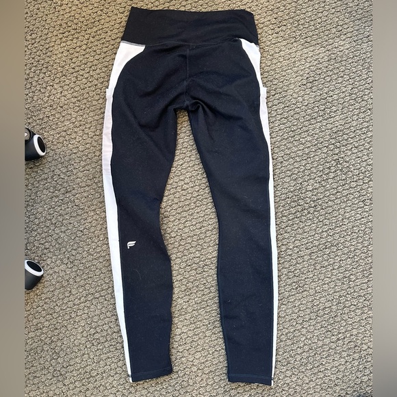 Fabletics Workout Set - Picture 8 of 8